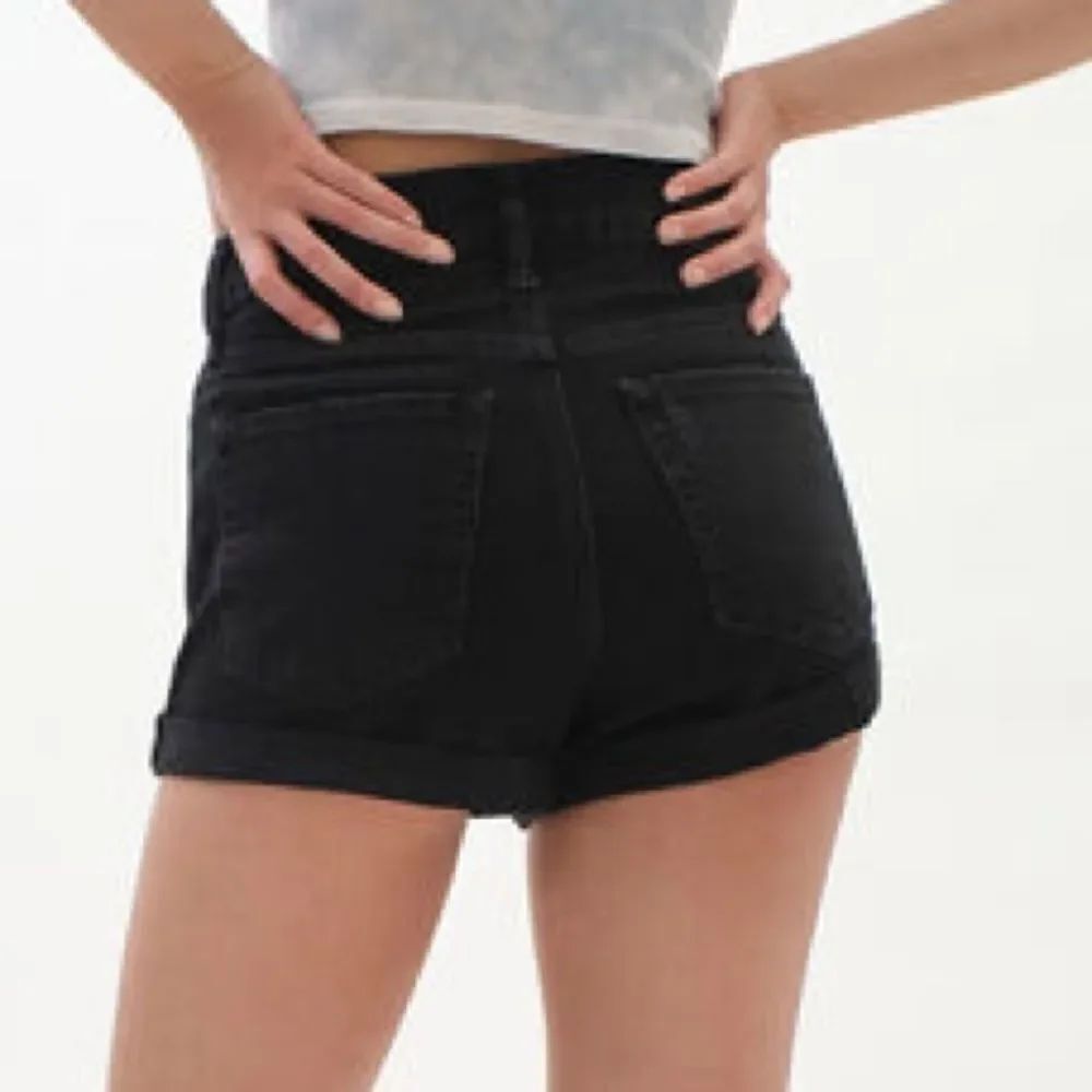 ✨ High-Rise Denim Mom Shorts✨ - Picture 3 of 8